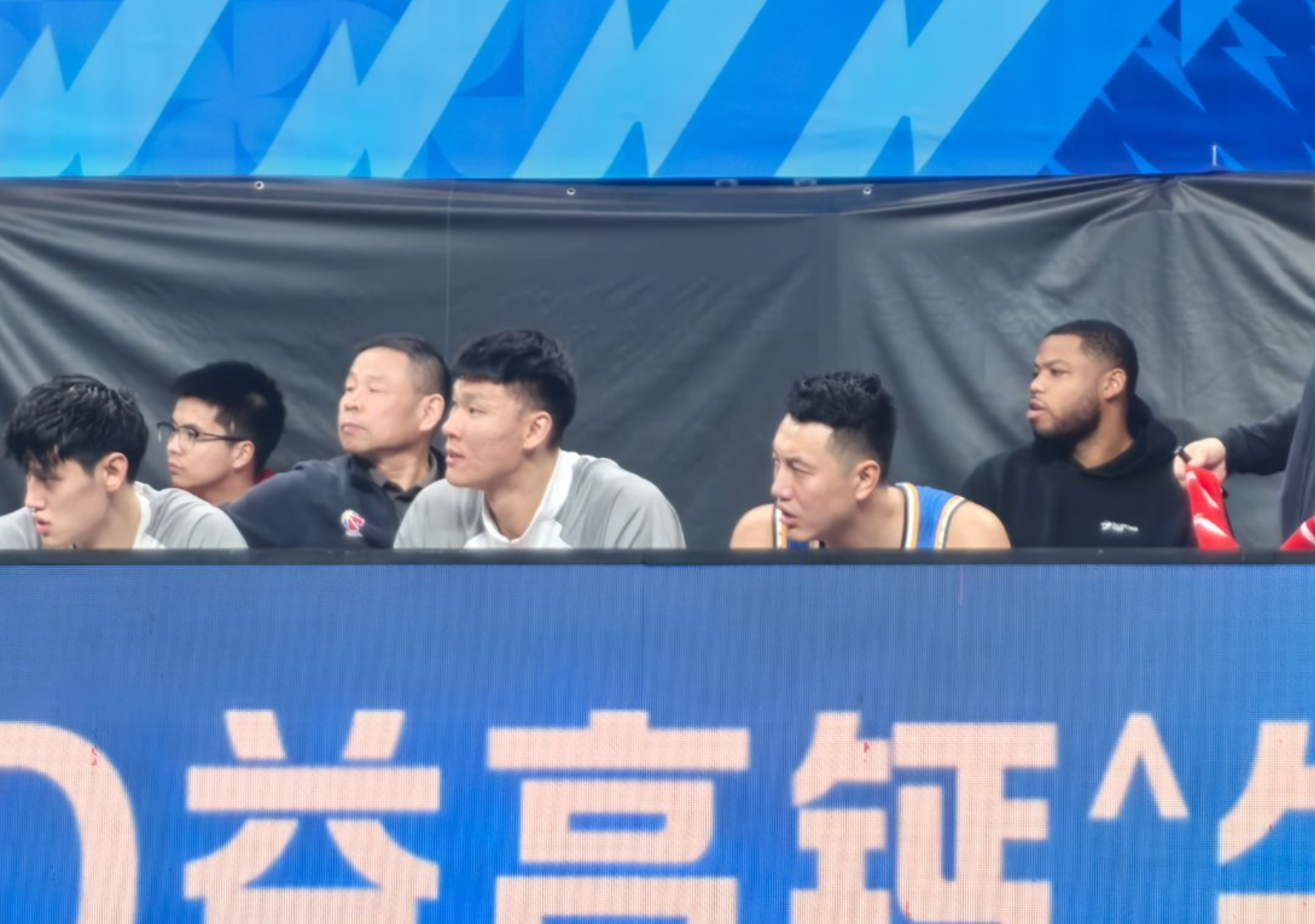 胜江苏发布会！许利民多次点出自我问题，曝斯佩尔曼肌肉不适！